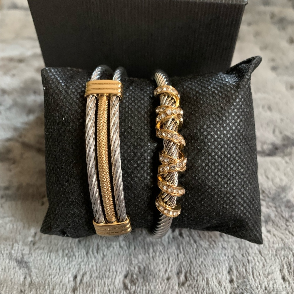 Elegant Coed Two Tone Cable Bracelet - Picture 4 of 4